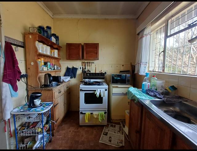 3 BEDROOM HOUSE FOR SALE IN DERSLEY